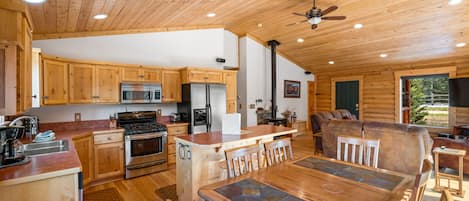 Cabin | Private kitchen | Full-size fridge, microwave, oven, stovetop