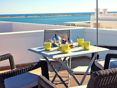 Penthouse in Fuseta with private roof terrace and sea views