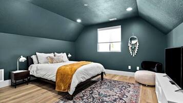 5 bedrooms, iron/ironing board, WiFi, bed sheets