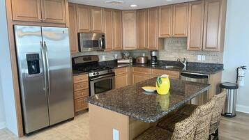 Condo (WC408 East Farragut Road, Unit 302) | Ngoại thất