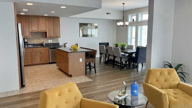 Huoneisto (WC408 East Farragut Road, Unit 302) | Ulkopuoli