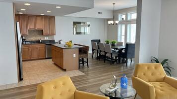 Condo (WC408 East Farragut Road, Unit 302) | Ngoại thất