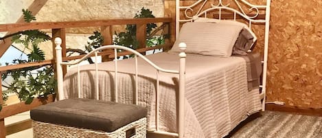 4 dormitorios, escritorio, cuna de viaje