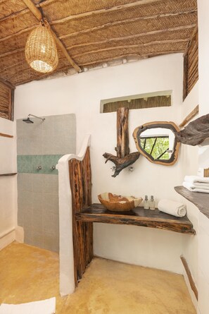 Quadruple Room | Bathroom | Shower, towels - Yaxchen Tulum Cabañas & Cenote (Tulum)
