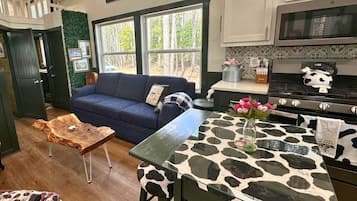 Smart TV, DVD player, stereo