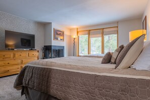 3 bedrooms, iron/ironing board, WiFi, bed sheets - Beautiful Wooded Location Close to Town! (Breckenridge)