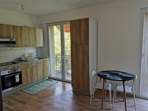 Fridge, microwave, oven, stovetop - T2 near city center (Toulouse)