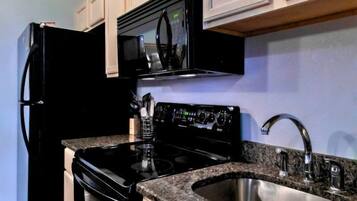 KylskÄp, mikrovÄgsugn, ugn och spishÀll