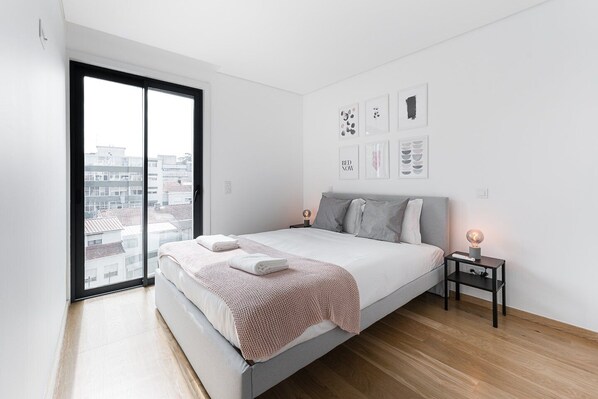 1 bedroom, desk, iron/ironing board, internet