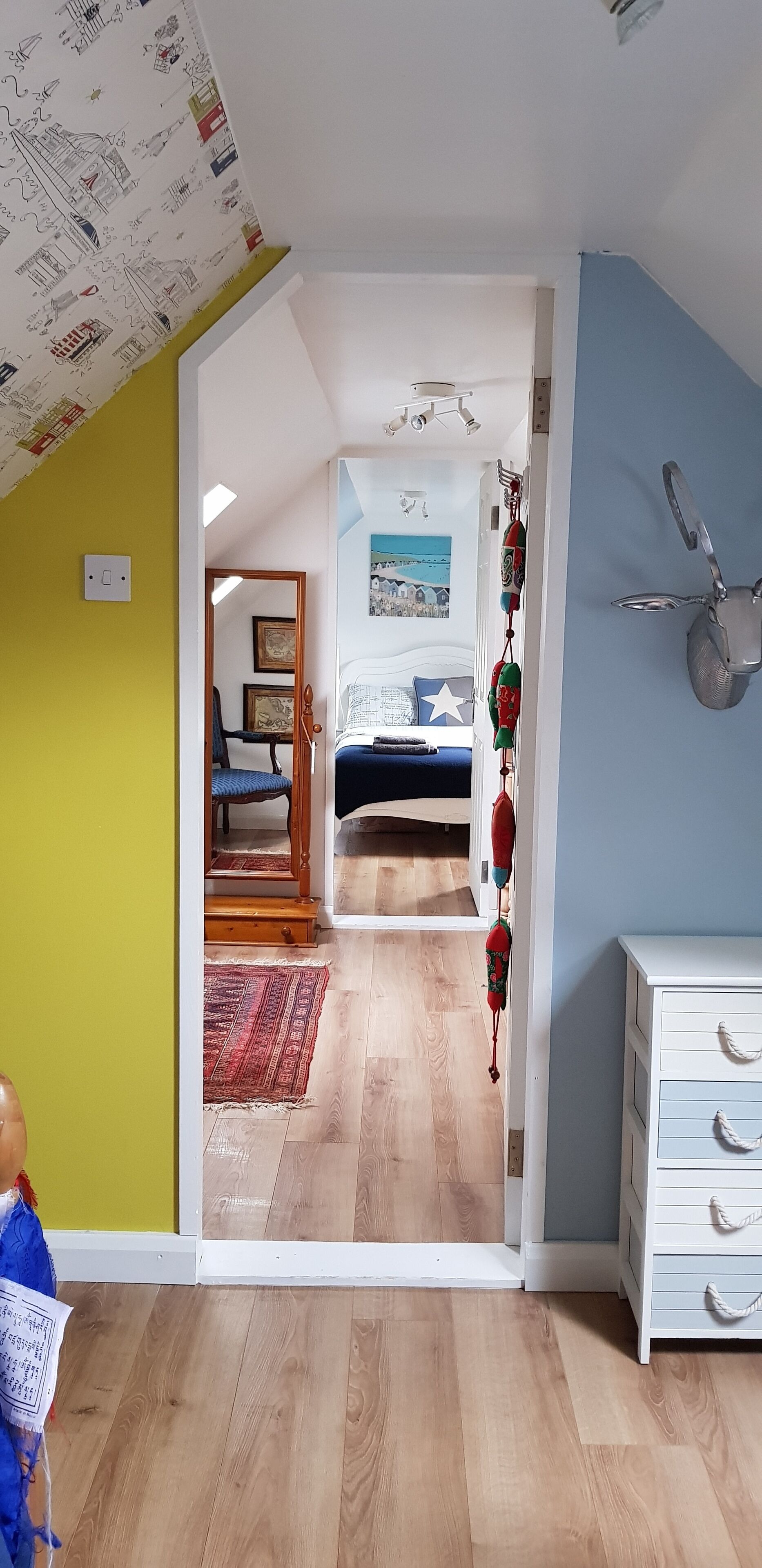 2 habitaciones, tabla de planchar con plancha, cuna de viaje y wifi 