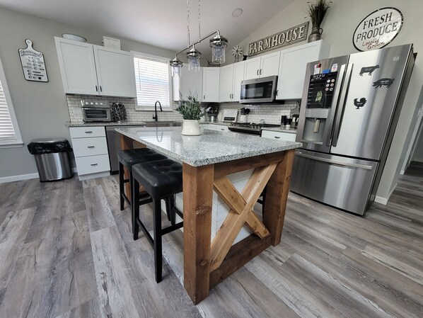 Fridge, microwave, oven, stovetop - Harmony House (Kokomo)