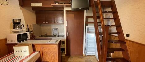 Fridge, microwave, cookware/dishes/utensils