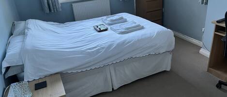 1 kamar tidur, setrika/meja setrika, Wi-Fi gratis, dan seprai linen