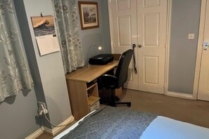 Interior - 1 Bedroom Apartment Sleeps 2 - Pets Welcome - Tv (Crawley)