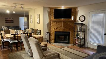 TV connectée, cheminée, console de jeux vidéo, Netflix