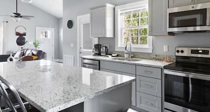 Garner Getaway - Newly Renovated 3Br/2Ba