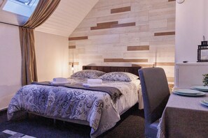 1 bedroom, desk, iron/ironing board, WiFi