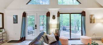 Close to Lake-Firepit-Hot Tub- Casinos-Fireplace- Kayaks-Bikes