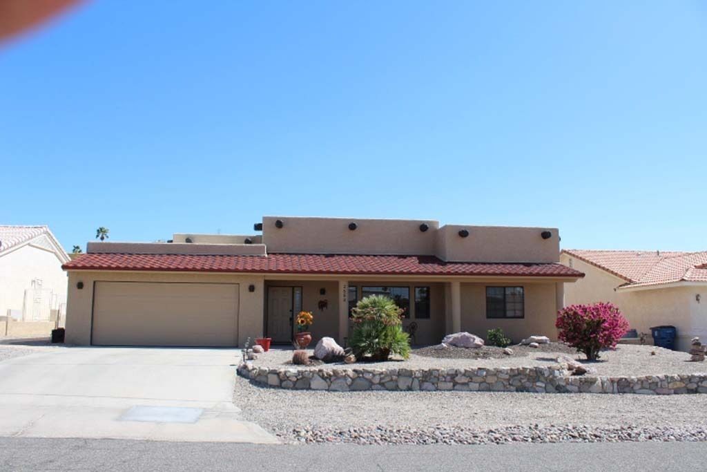 Santa Fe, centrally located pool & spa home!