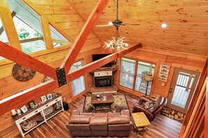 Smart TV - Gorgeous custom log cabin on 185 acres (Dellrose)