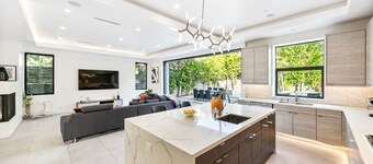 Beverly Hills Playhouse with Rooftop & Pool