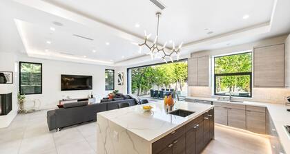 Beverly Hills Playhouse with Rooftop & Pool