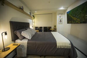 1 soverom, skrivebord, strykejern/-brett og wi-fi (inkludert)