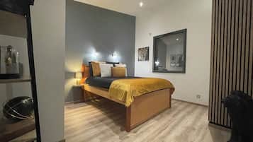 3 slaapkamers, een bureau, een strijkplank/strijkijzer, beddengoed