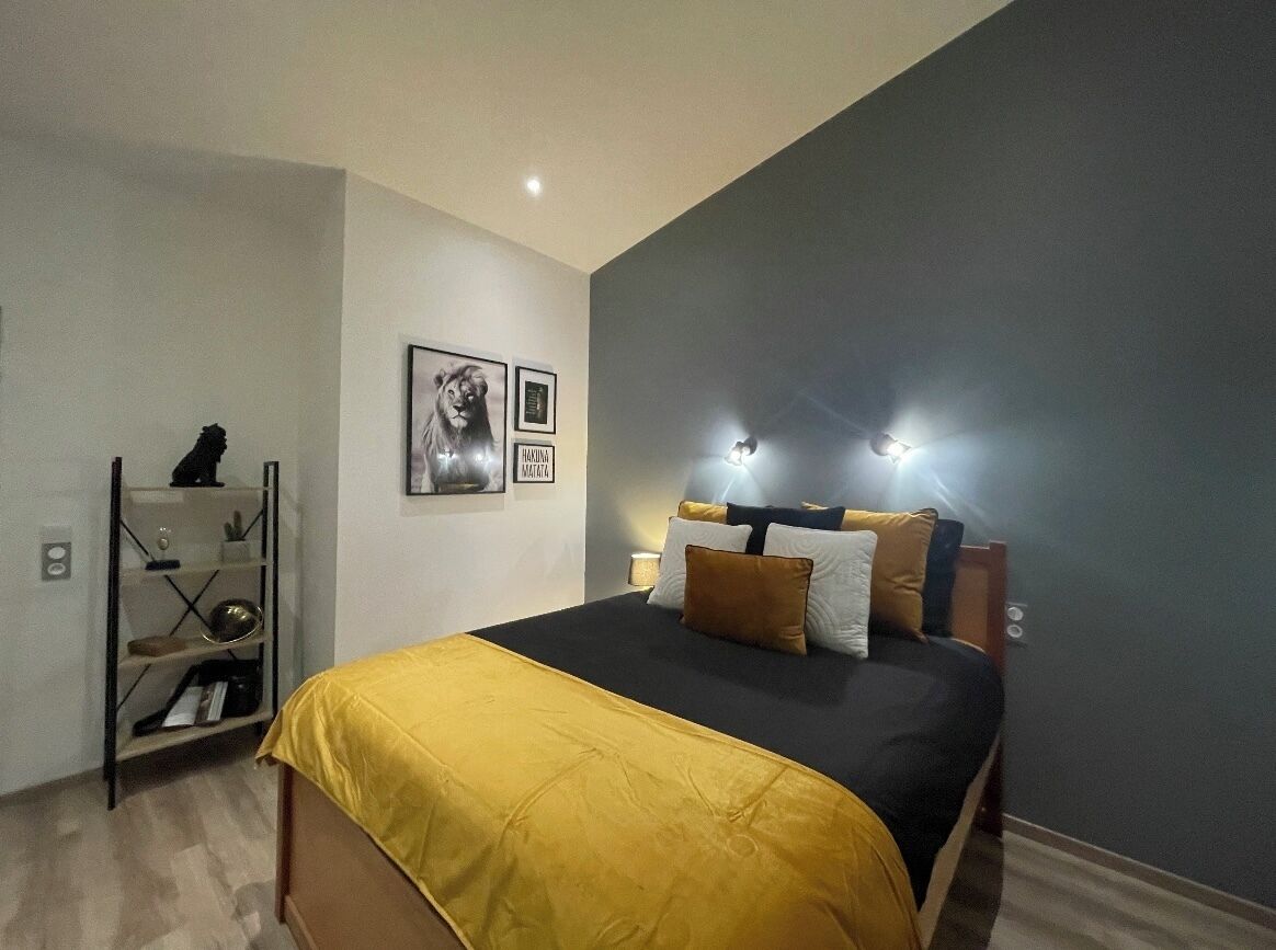 3 bedrooms, desk, iron/ironing board, bed sheets