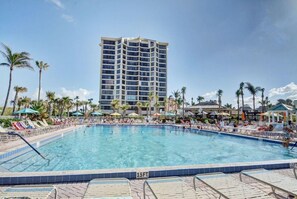 Lämmitetty uima-allas