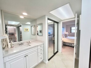 1 camera, ferro/asse da stiro, Wi-Fi gratuito, lenzuola