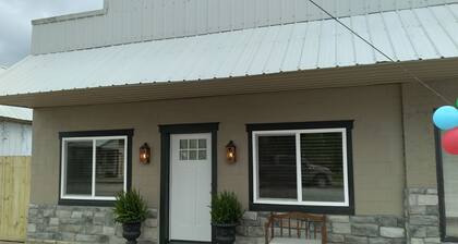 Restored Building in Downtown Lincoln- Your Gateway to the Lake!