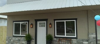 Restored Building in Downtown Lincoln- Your Gateway to the Lake!