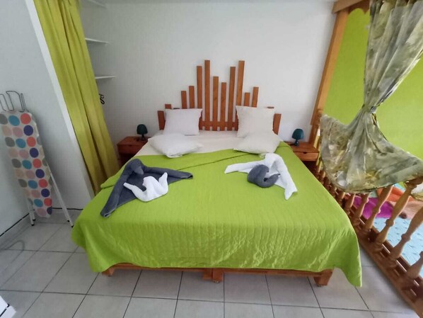 1 chambre, fer et planche à repasser, Wi-Fi gratuit, draps fournis