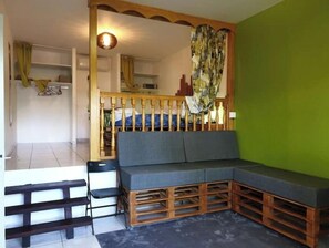 1 chambre, fer et planche à repasser, Wi-Fi gratuit, draps fournis