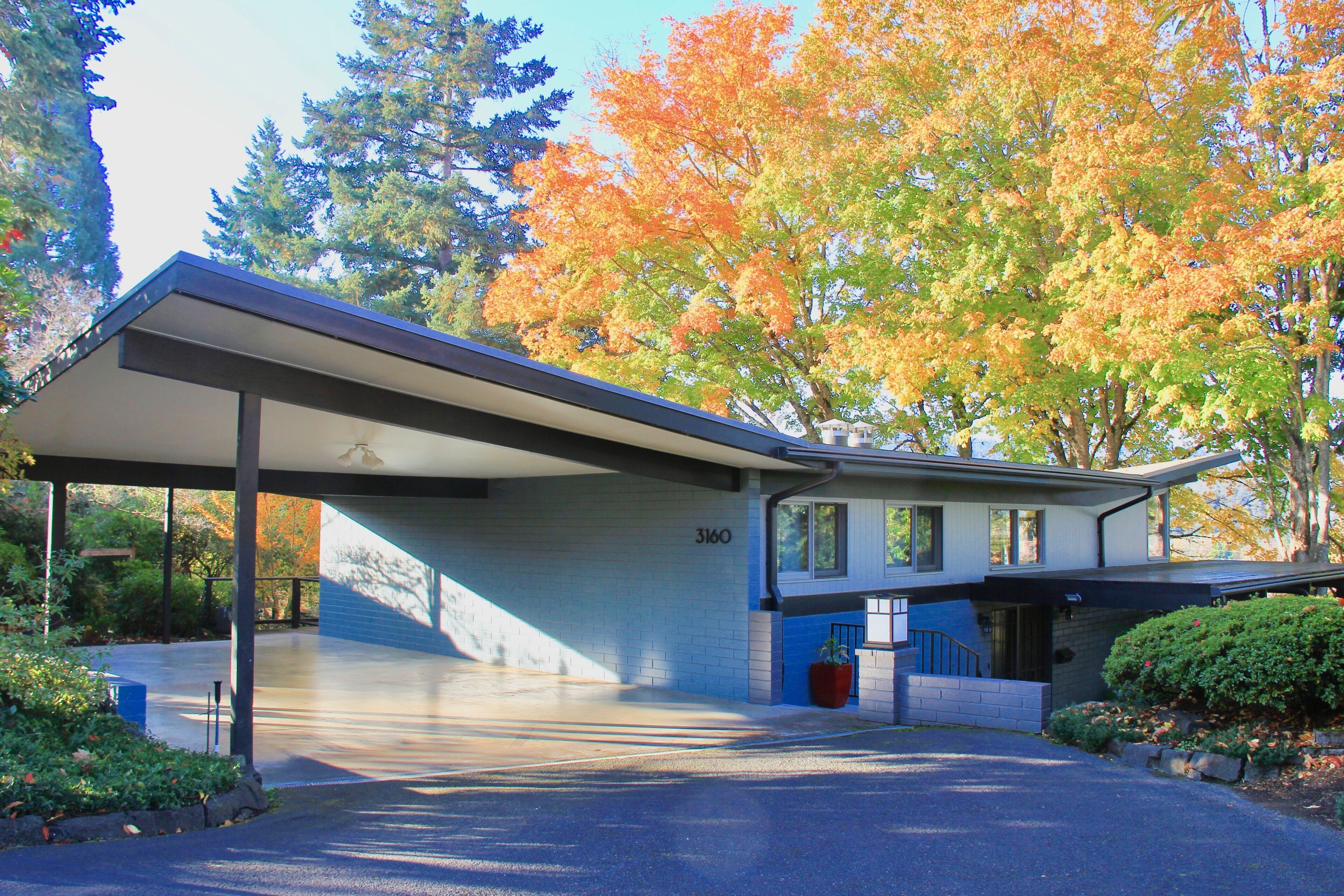 50% Discount for 1 week stay - view, hot tub, U of O