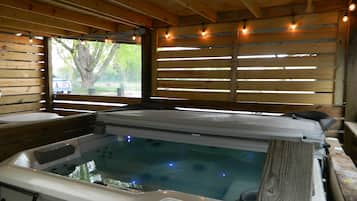 室內 SPA 浴池