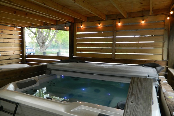 Indoor spa tub
