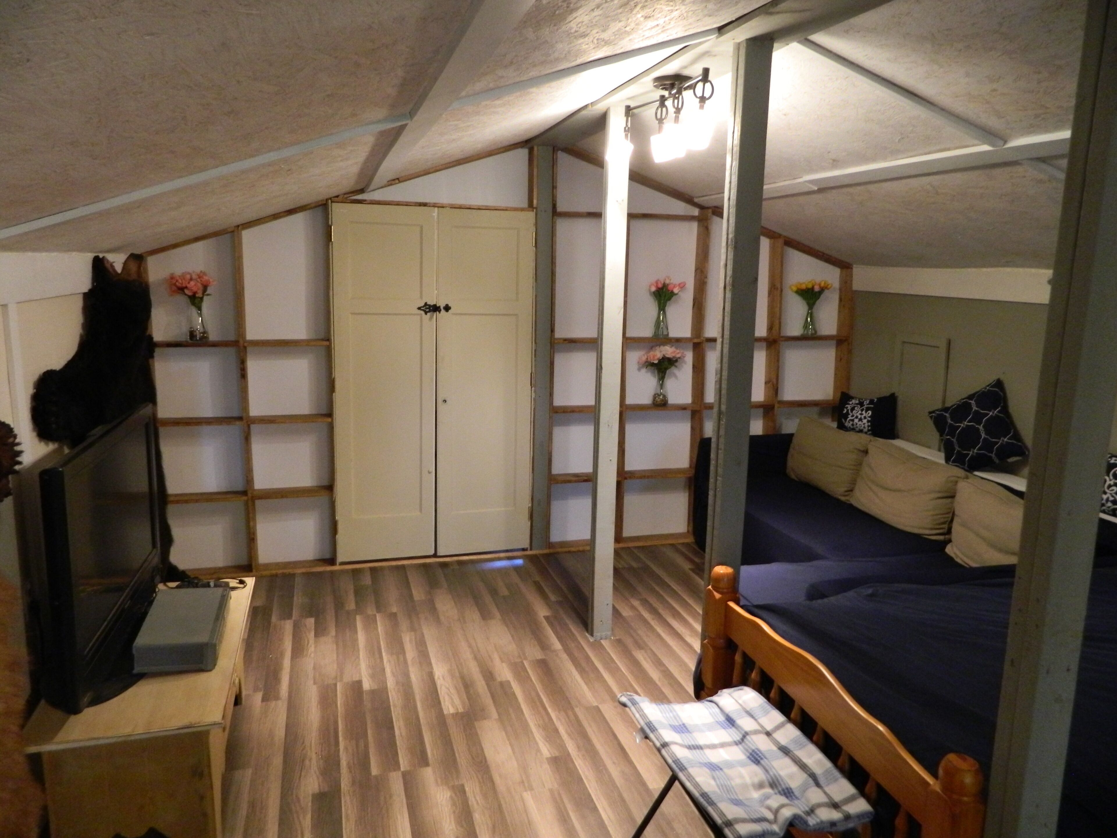 4 bedrooms, iron/ironing board, travel crib, WiFi (free)
