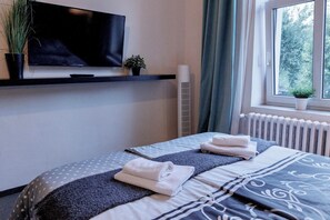 2 Schlafzimmer, Schreibtisch, Bügeleisen/Bügelbrett, kostenloses WLAN