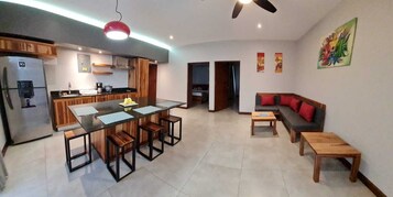 Apartamento standard | 2 quartos, escrivaninha, Wi-Fi de cortesia, roupa de cama