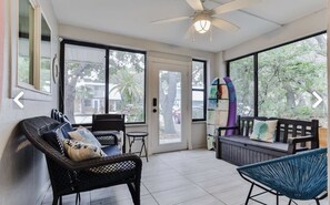 Interior - Townhouse Sleeps 6 across street from Beach! Swimming Pool & Clubhouse! (New Smyrna Beach)