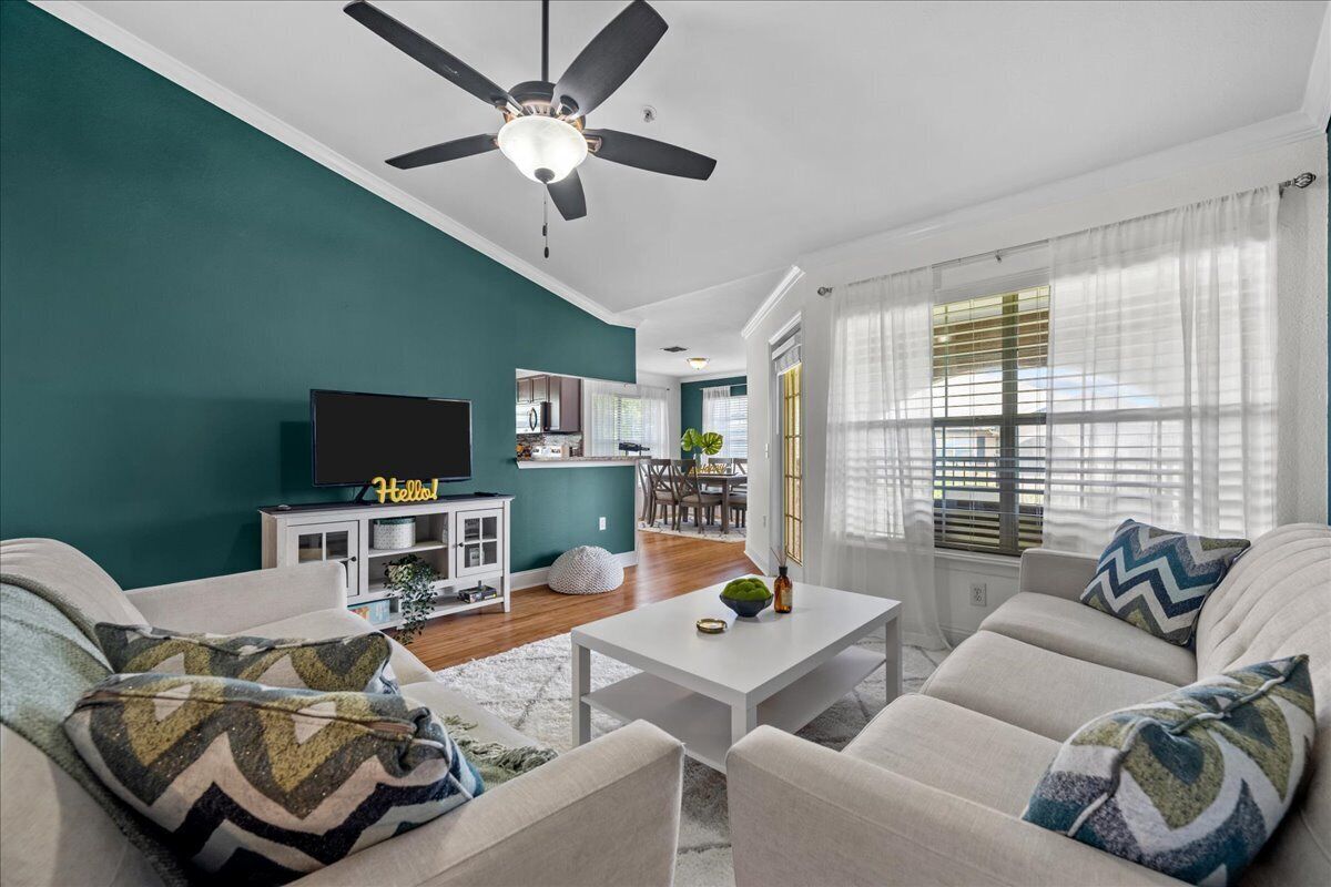 Cozy Condo; Close to Beaches, Town Center & Mayo