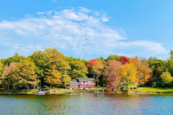 Castleton Vacation Rental | 4BR | 2BA | 2,500 Sq Ft | Access Only By Stairs