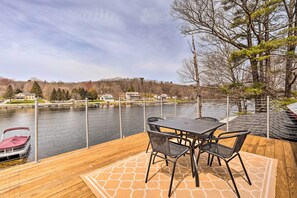 Outdoor dining - Cozy Castleton Cabin with Fire Pit + Water Access! (Castleton)