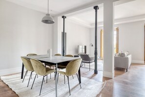 Dining - Luxurious 3BR in Palacio, in the heart of Madrid, by Blueground (Madrid)