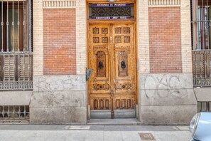 Exterior detail - Luxurious 3BR in Palacio, in the heart of Madrid, by Blueground (Madrid)