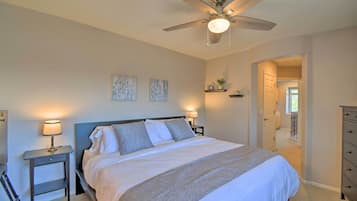 3 bedrooms, desk, iron/ironing board, travel crib