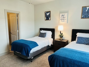 Room - 2 BD/2.5 BA TOWNHOME🏠/ KING BD /GARAGE NEAR CITYCENTRE🛍 (Houston)