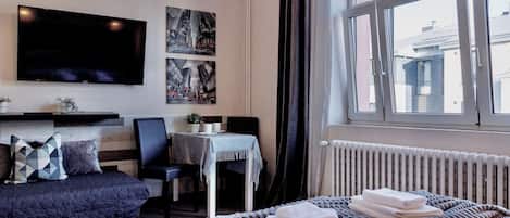 1 habitación, tabla de planchar con plancha, wifi gratis y ropa de cama